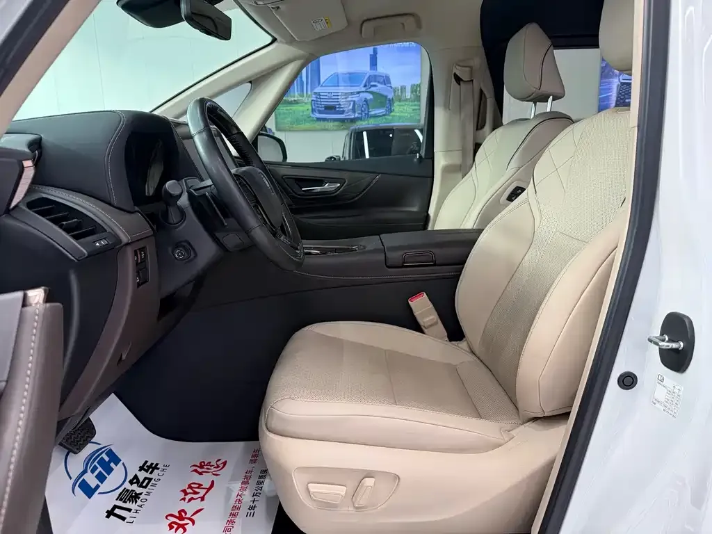 Toyota Vellfire — фото 4