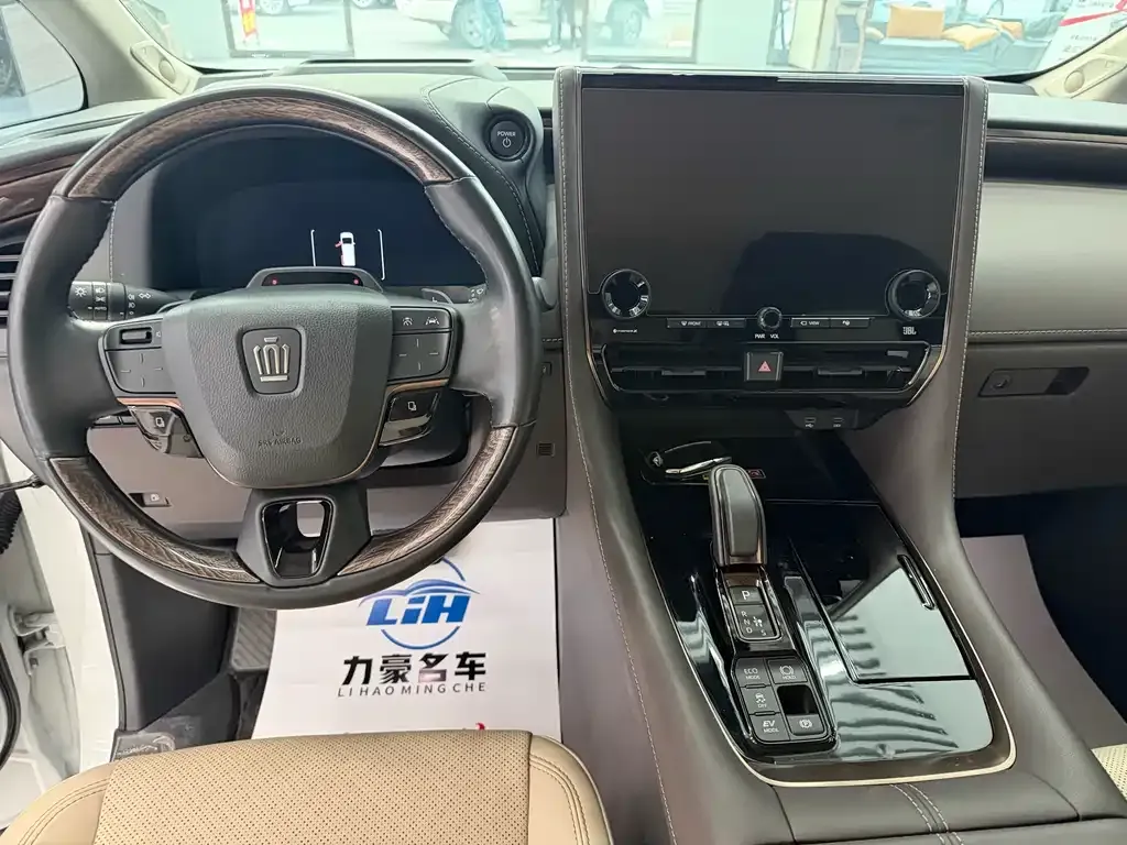 Toyota Vellfire — фото 2