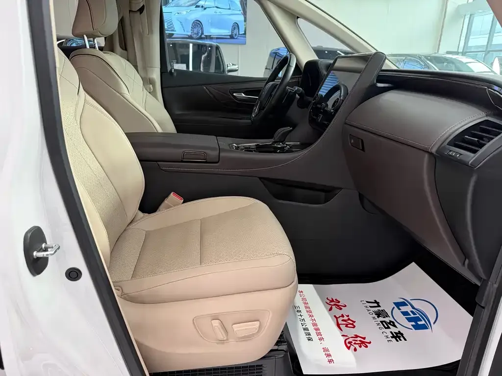 Toyota Vellfire — фото 5