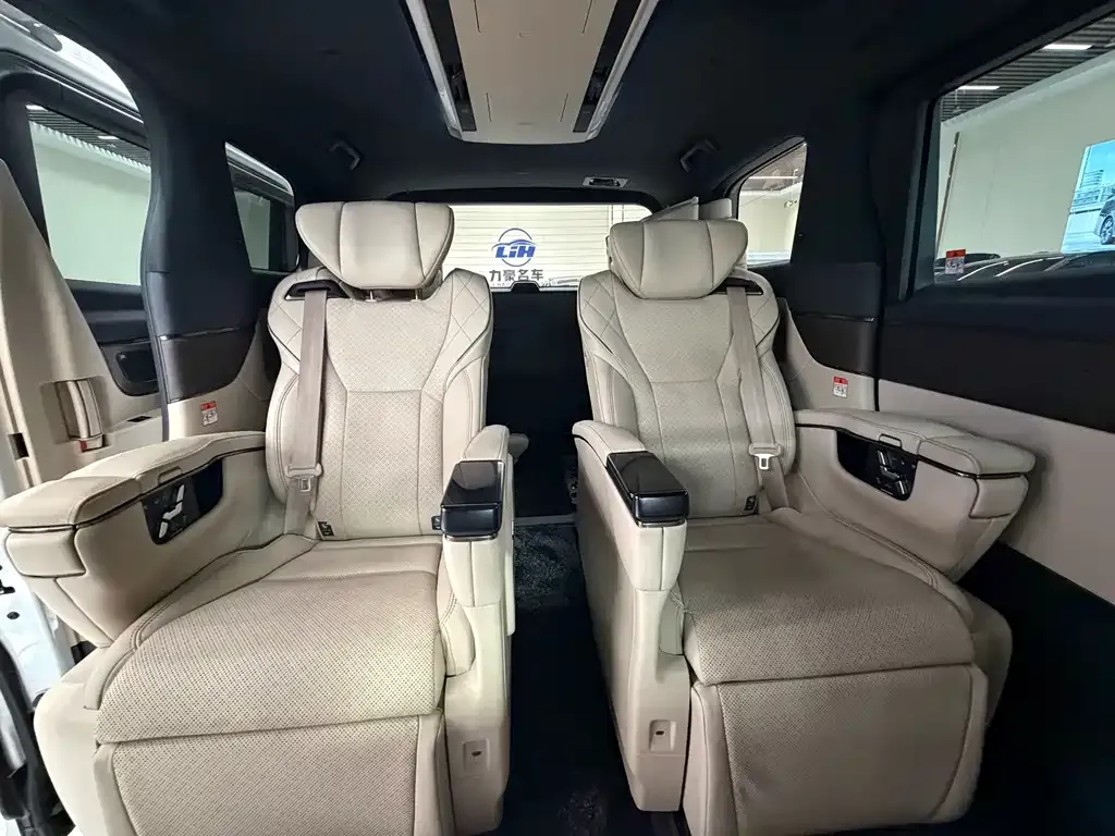 Toyota Vellfire — фото 3