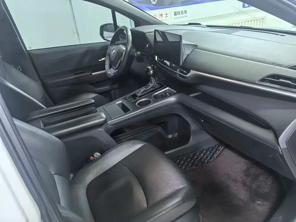 Toyota Granvia — фото 6