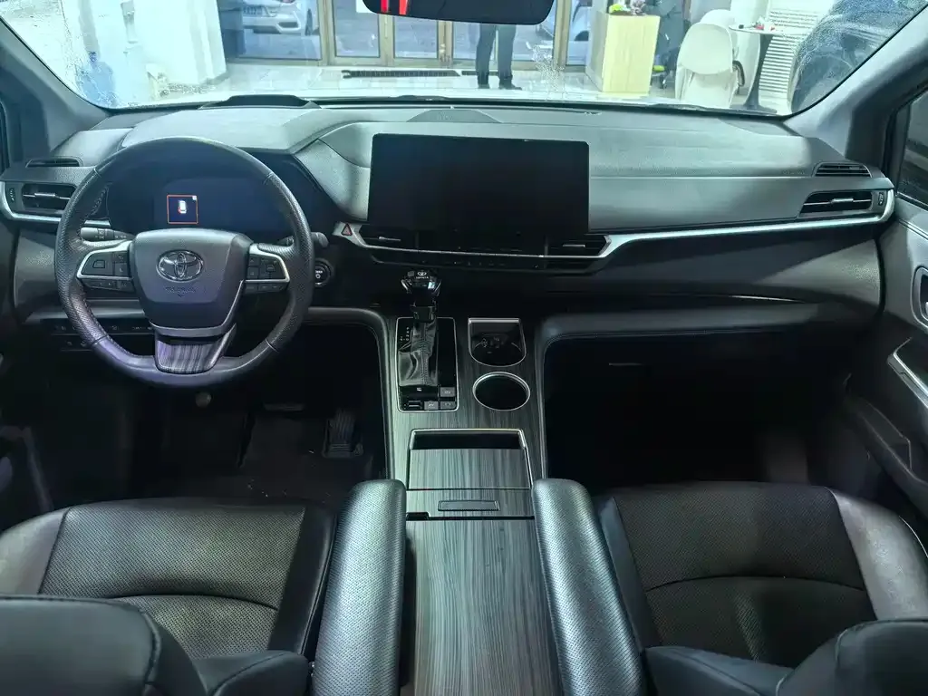 Toyota Granvia — фото 9