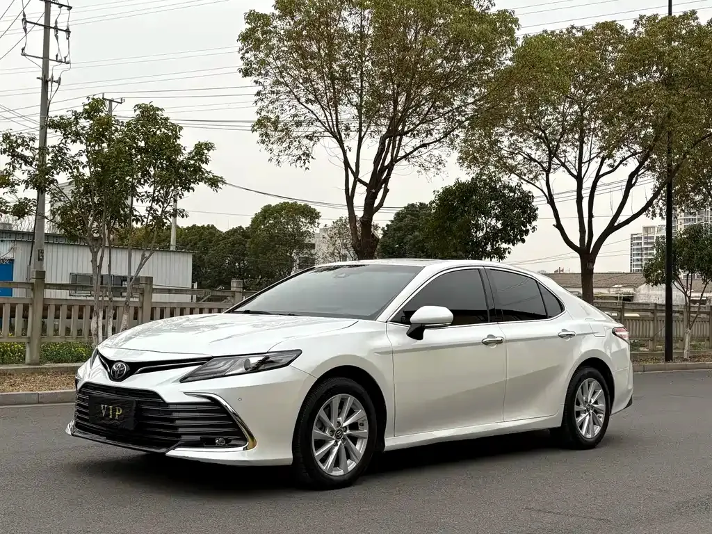 Toyota Camry — фото 9