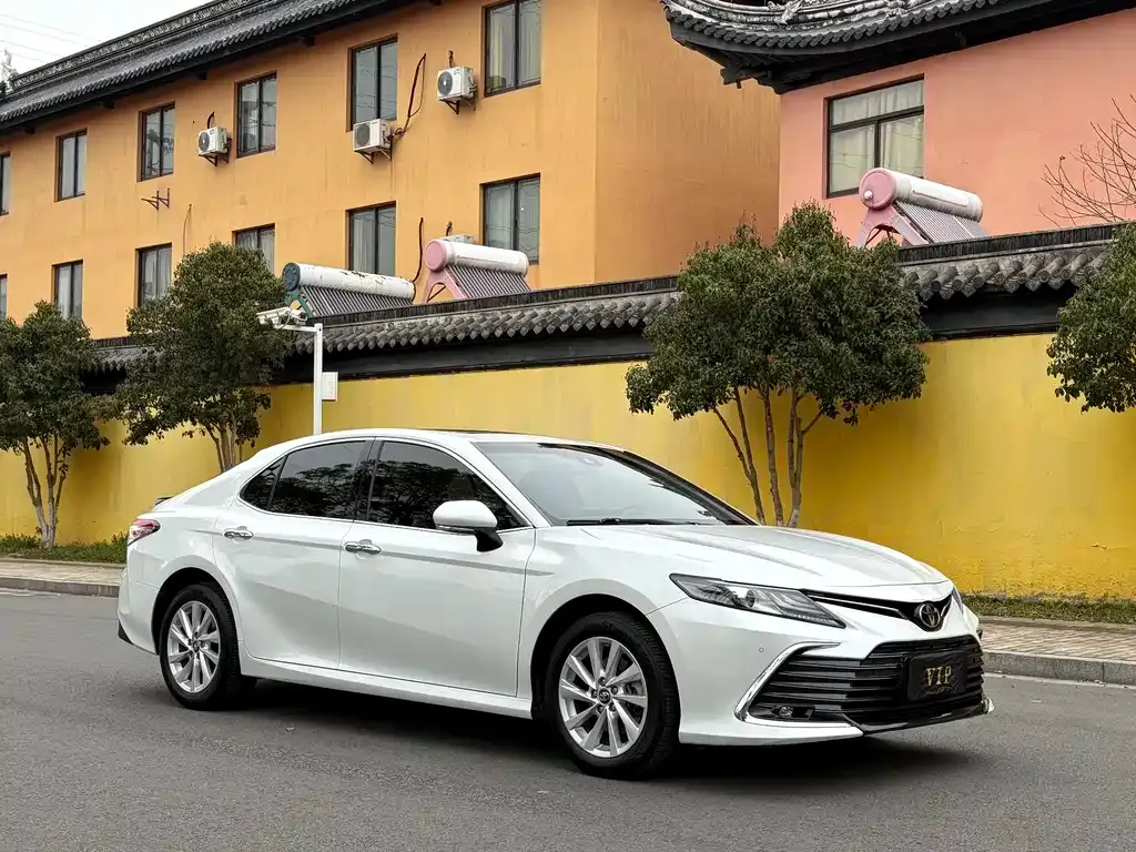 Toyota Camry — фото 6