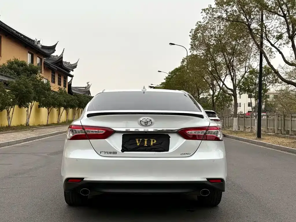 Toyota Camry — фото 5