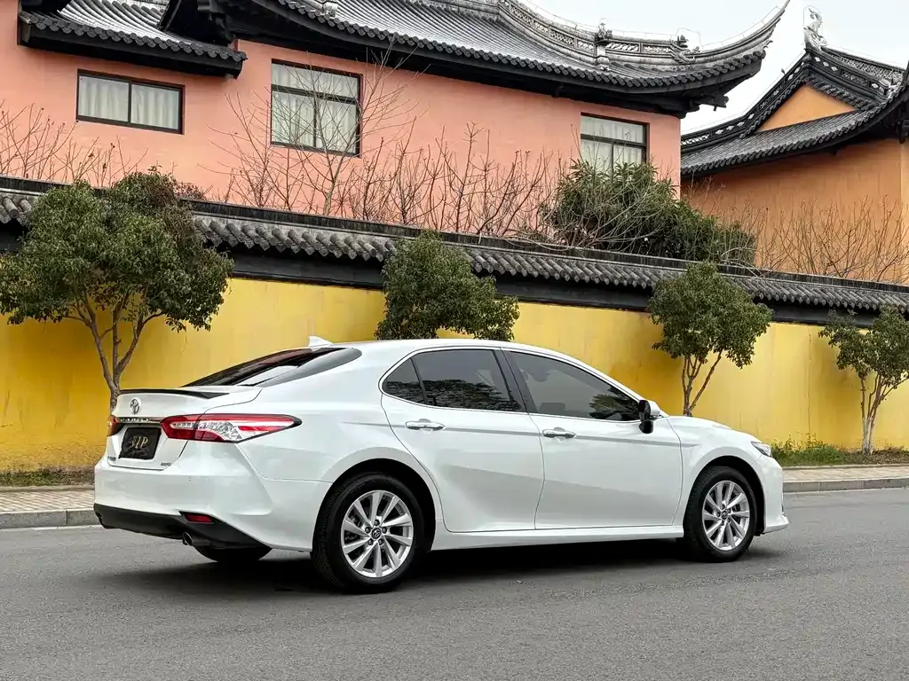 Toyota Camry — фото 7