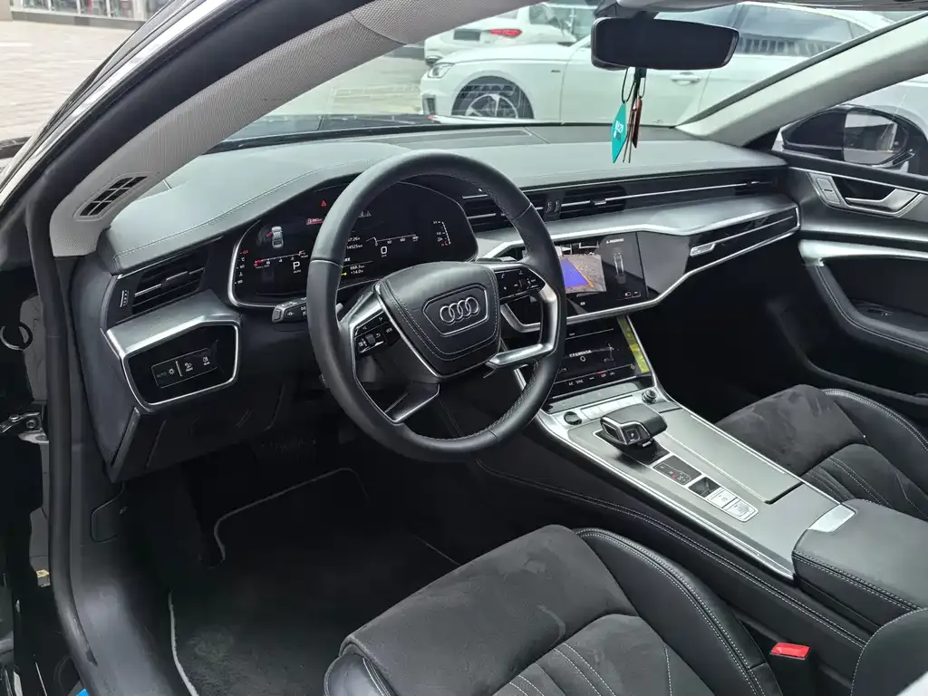 Audi A7L — фото 6