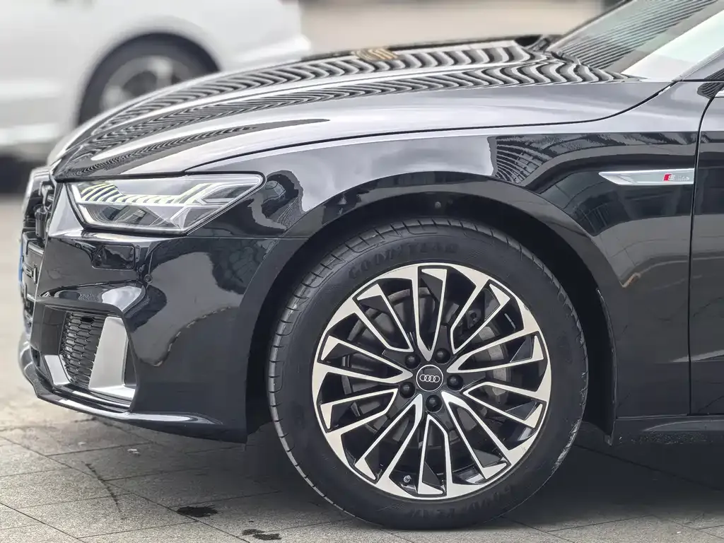 Audi A7L — фото 8