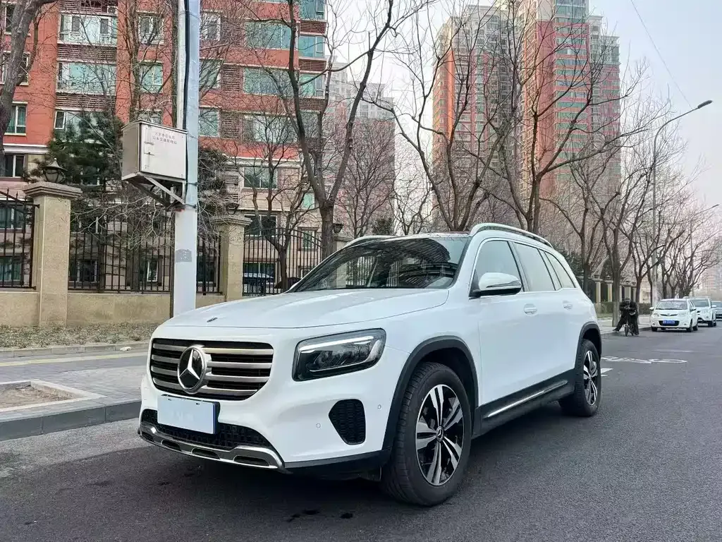Mercedes-Benz GLB — фото 1
