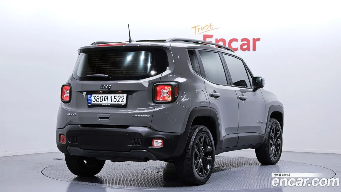 Jeep Renegade — фото 7