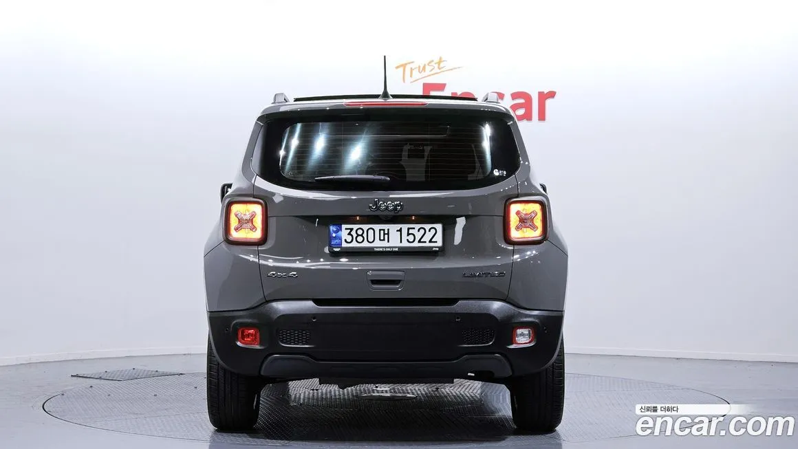 Jeep Renegade — фото 2
