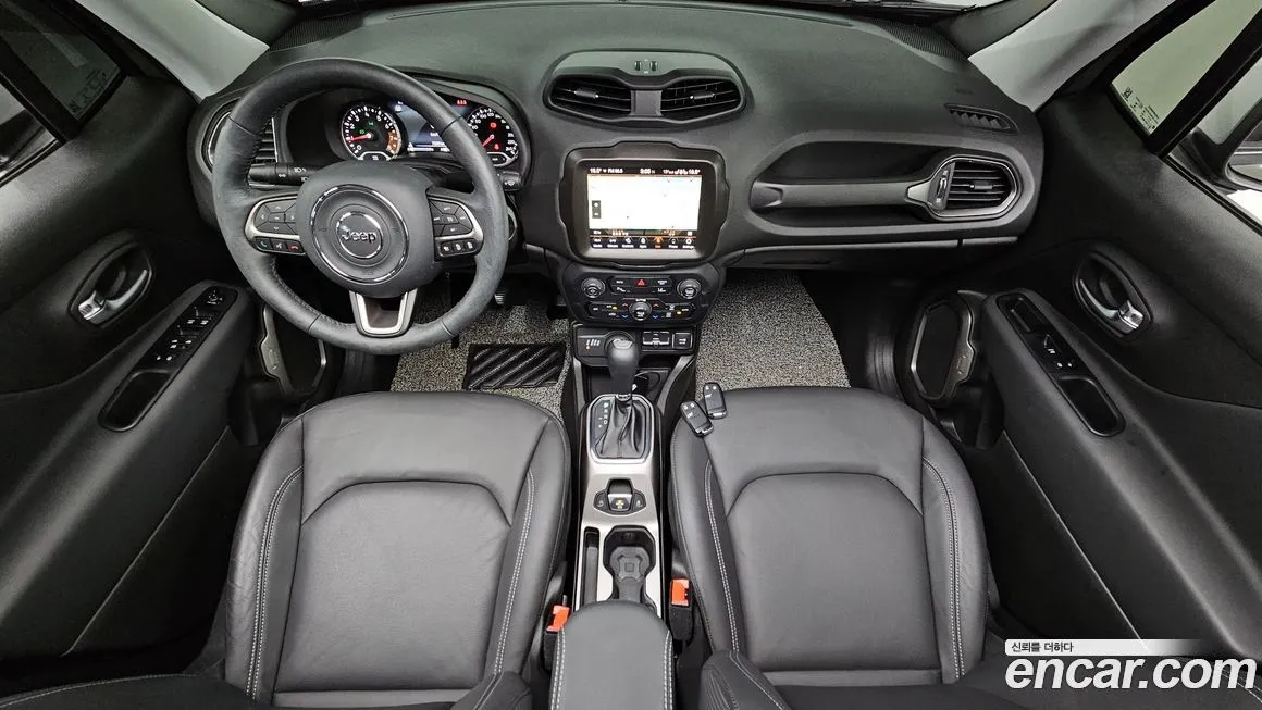 Jeep Renegade — фото 10