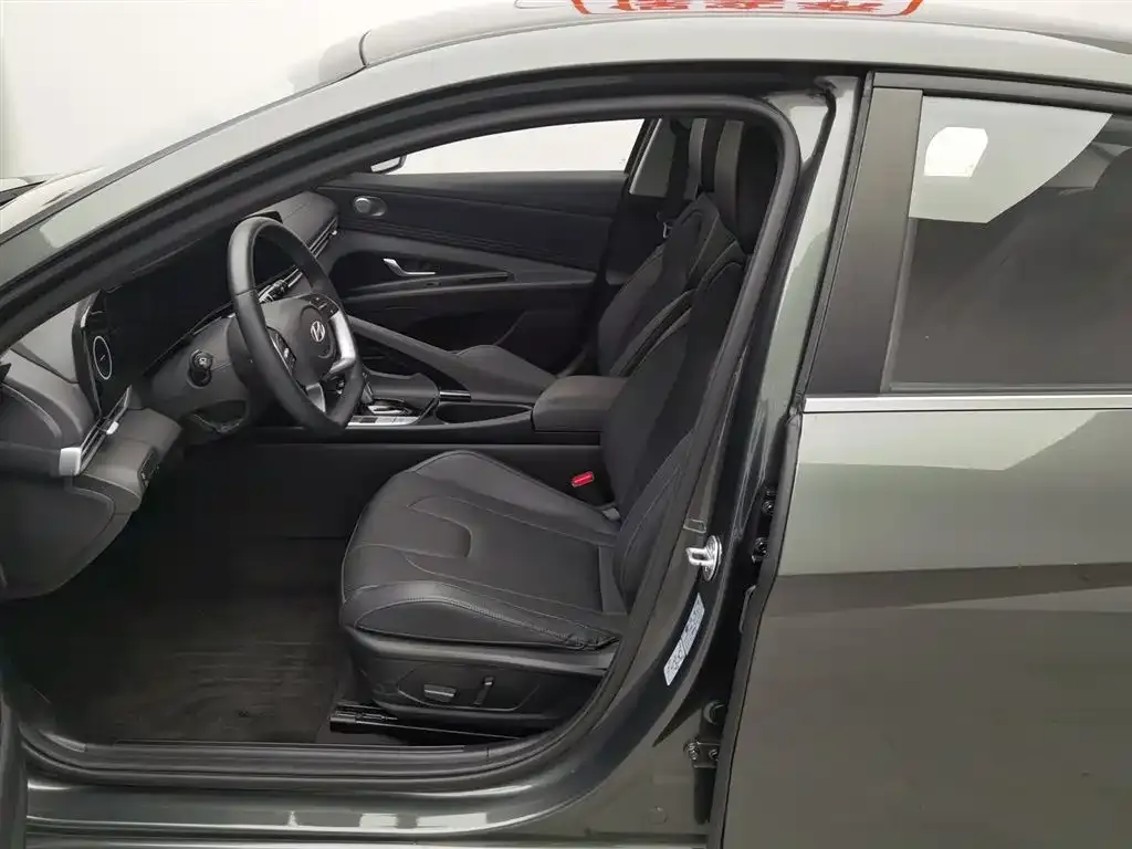 Hyundai Elantra — фото 2