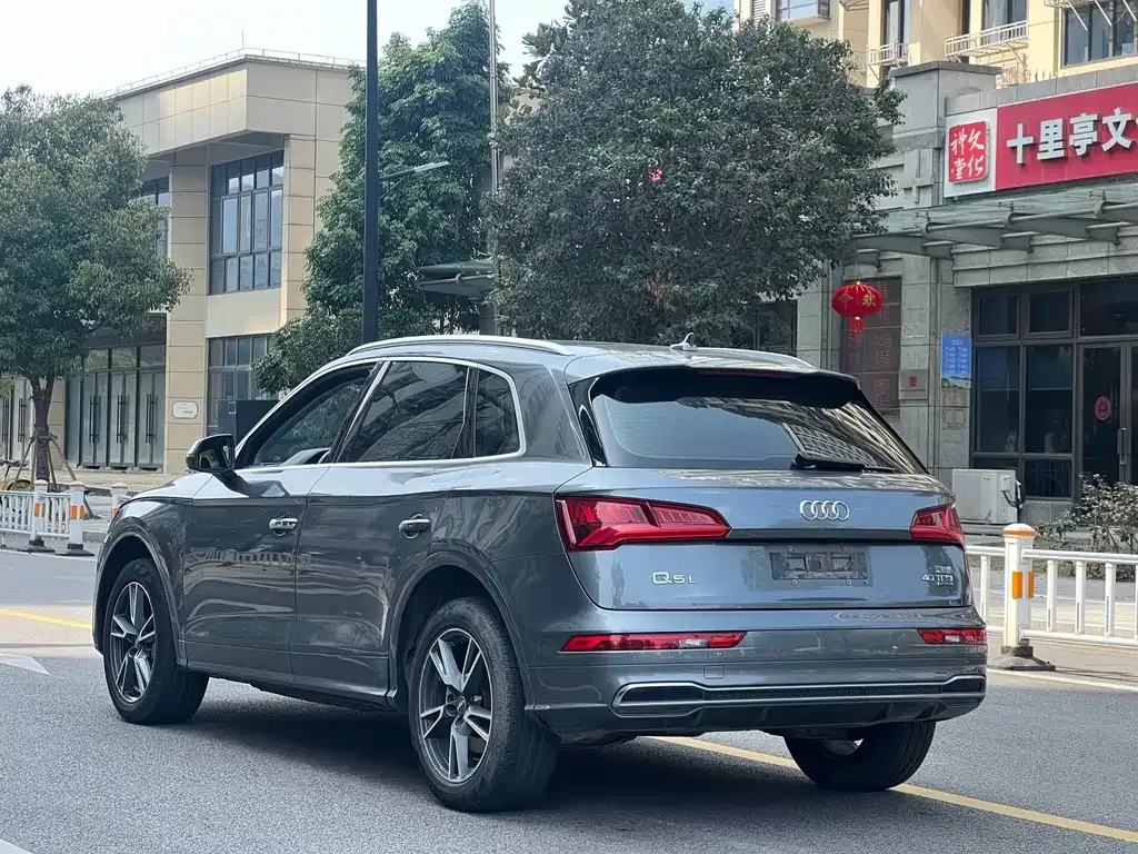 Audi Q5L — фото 2