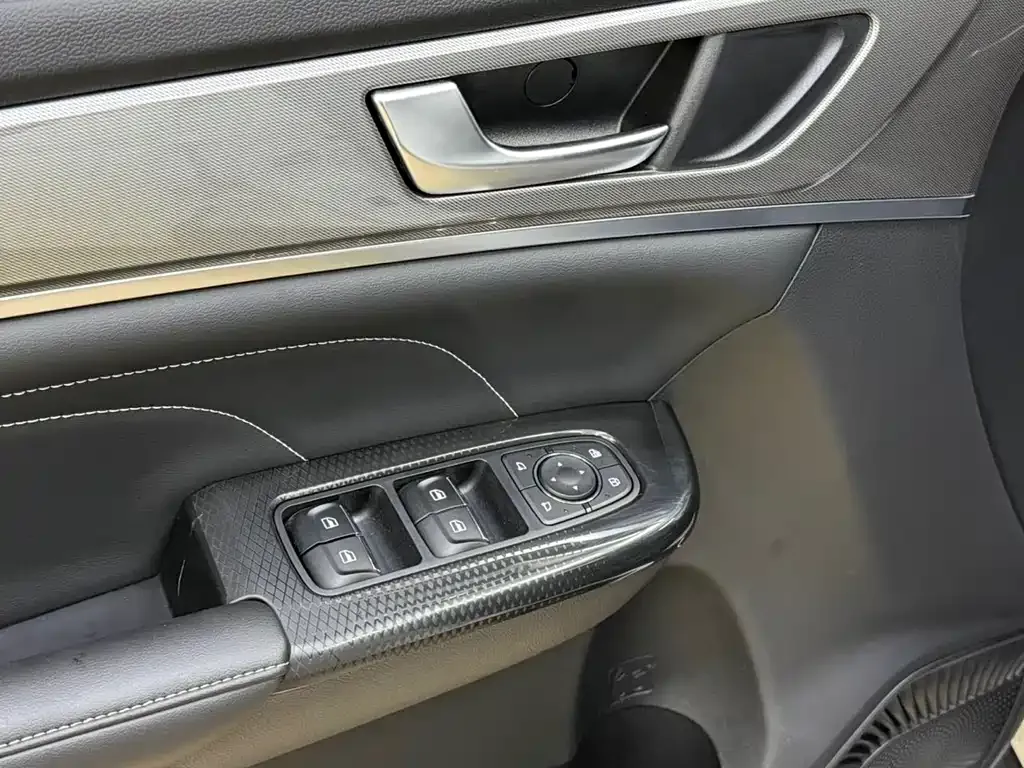 Haval M6 — фото 10