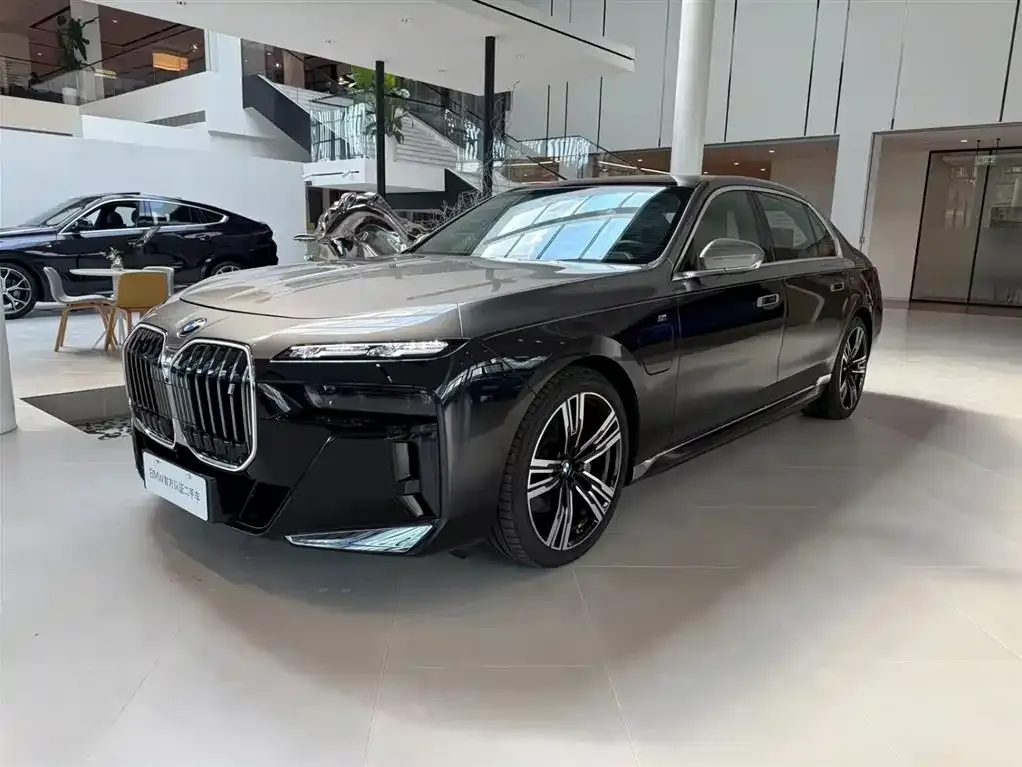 BMW i7 — фото 1