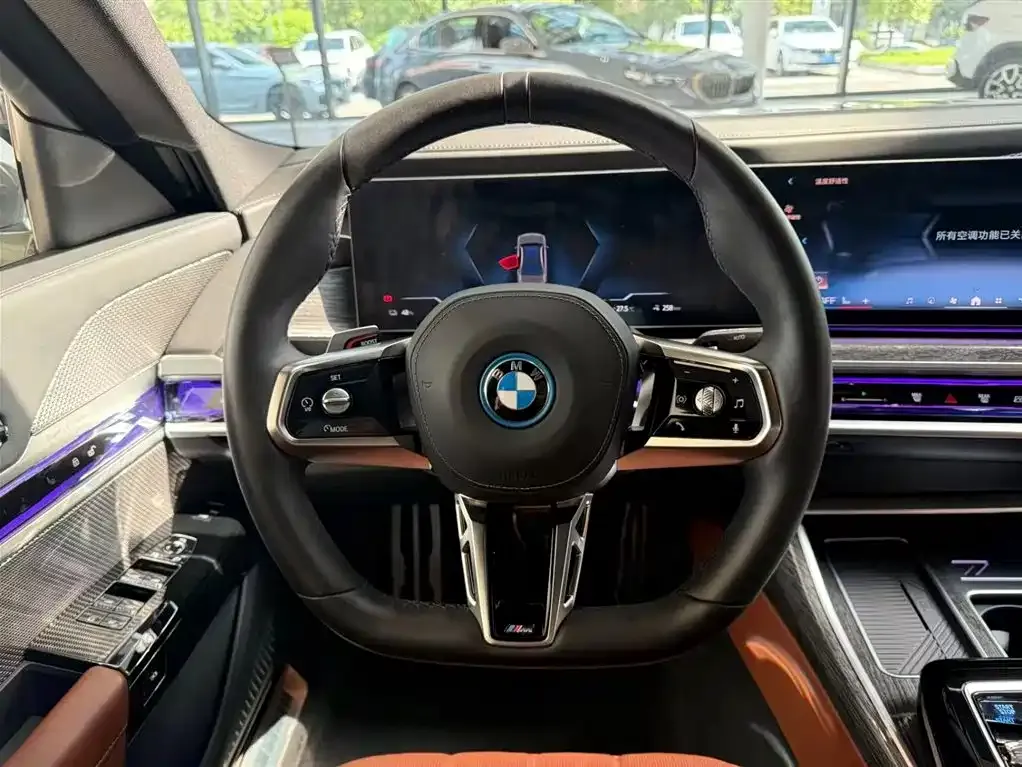 BMW i7 — фото 3