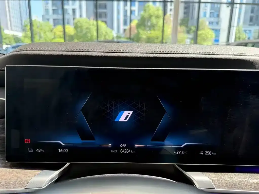 BMW i7 — фото 2
