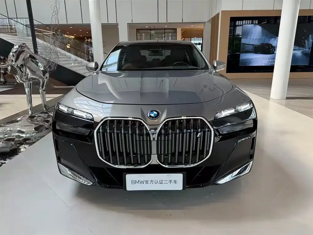 BMW i7 — фото 10