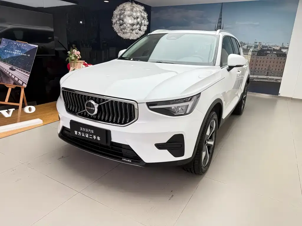 Volvo XC40 — фото 1