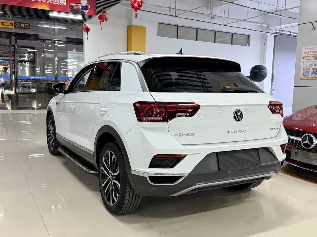Volkswagen T-Roc — фото 6