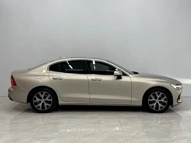 Volvo S60 — фото 2