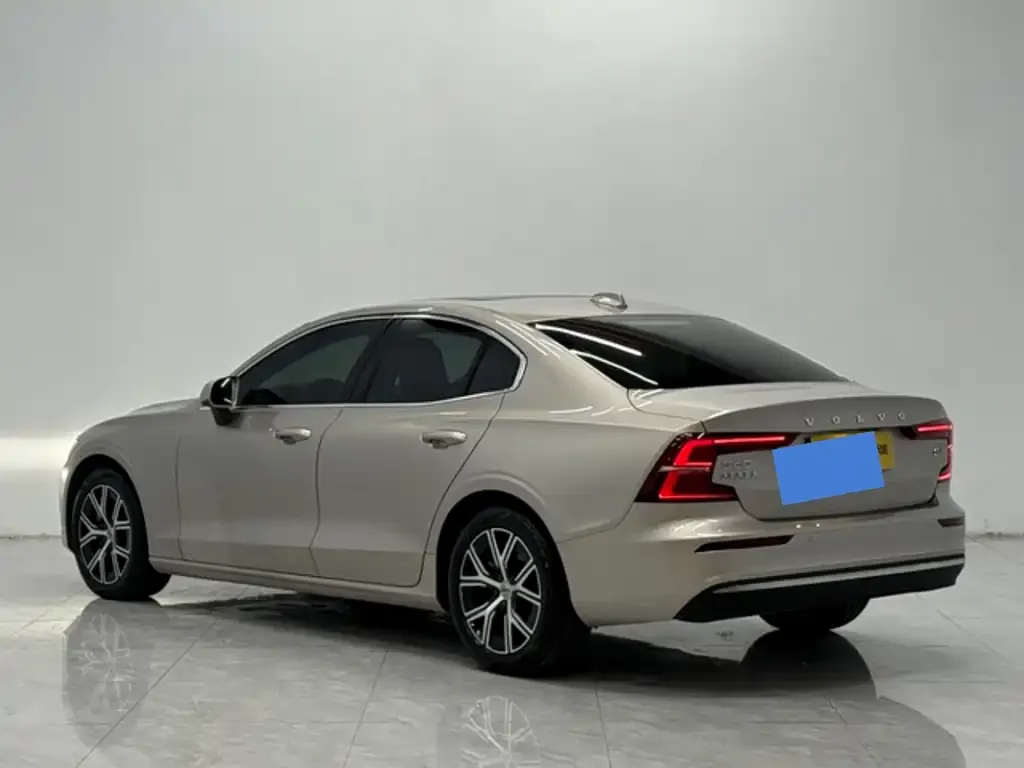 Volvo S60 — фото 10