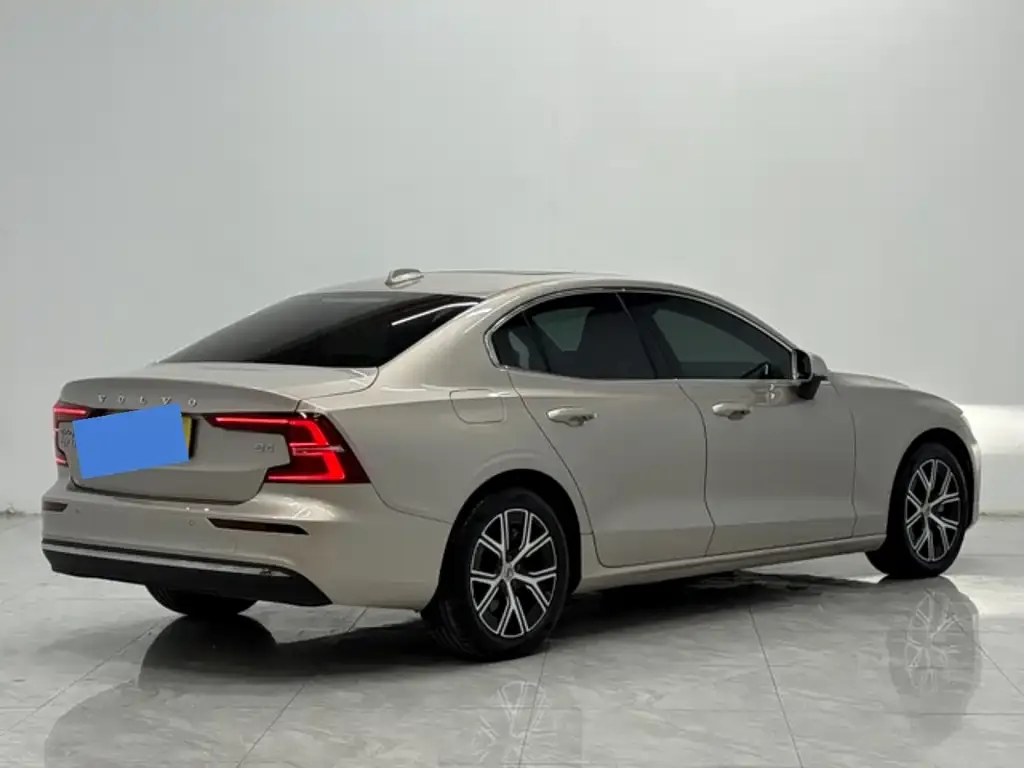 Volvo S60 — фото 7