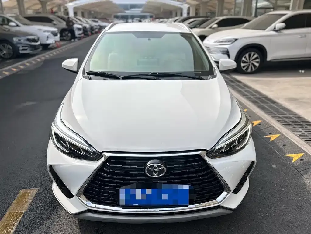 Toyota Yaris L — фото 3
