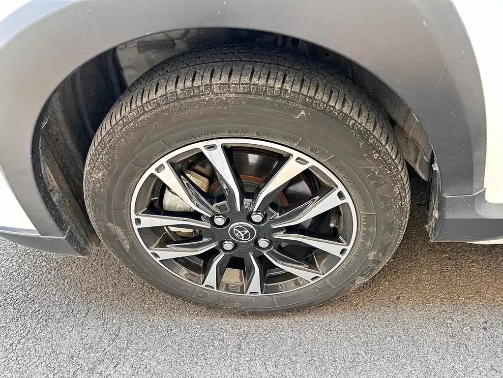 Toyota Yaris L — фото 7
