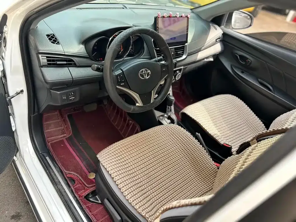 Toyota Yaris L — фото 5