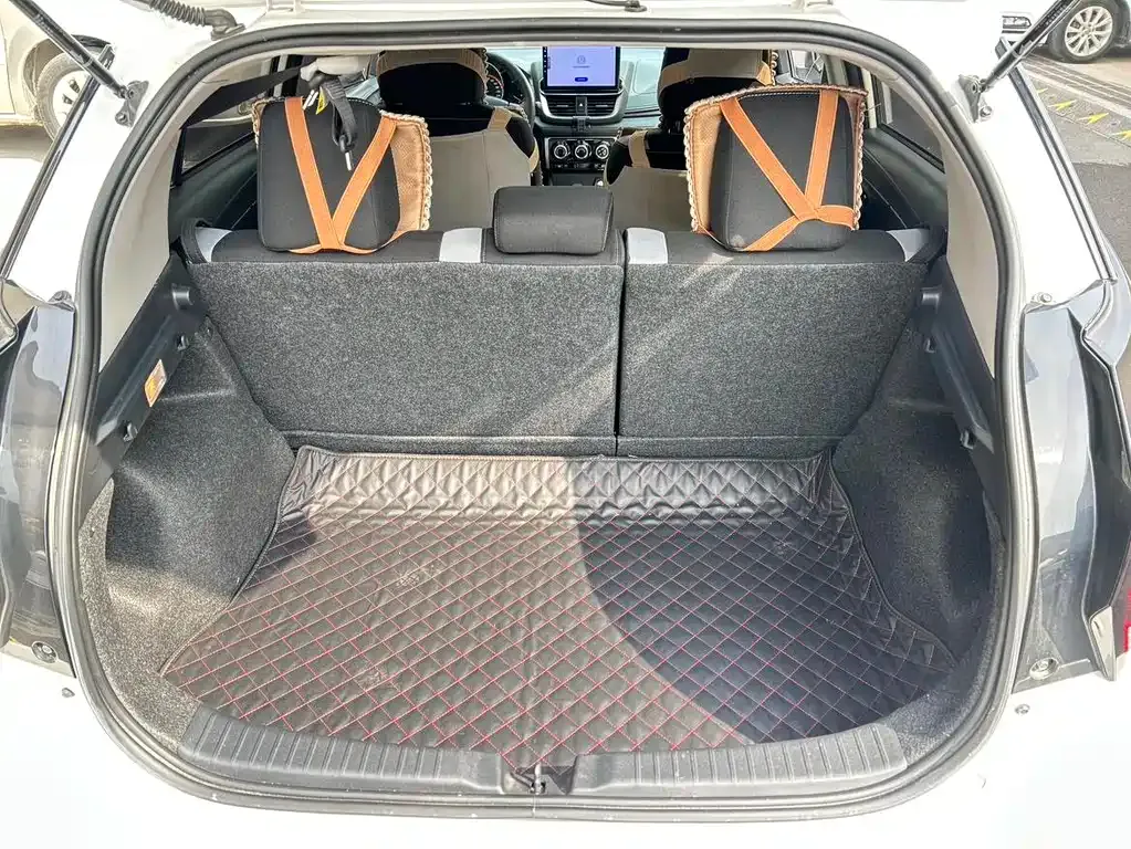 Toyota Yaris L — фото 10