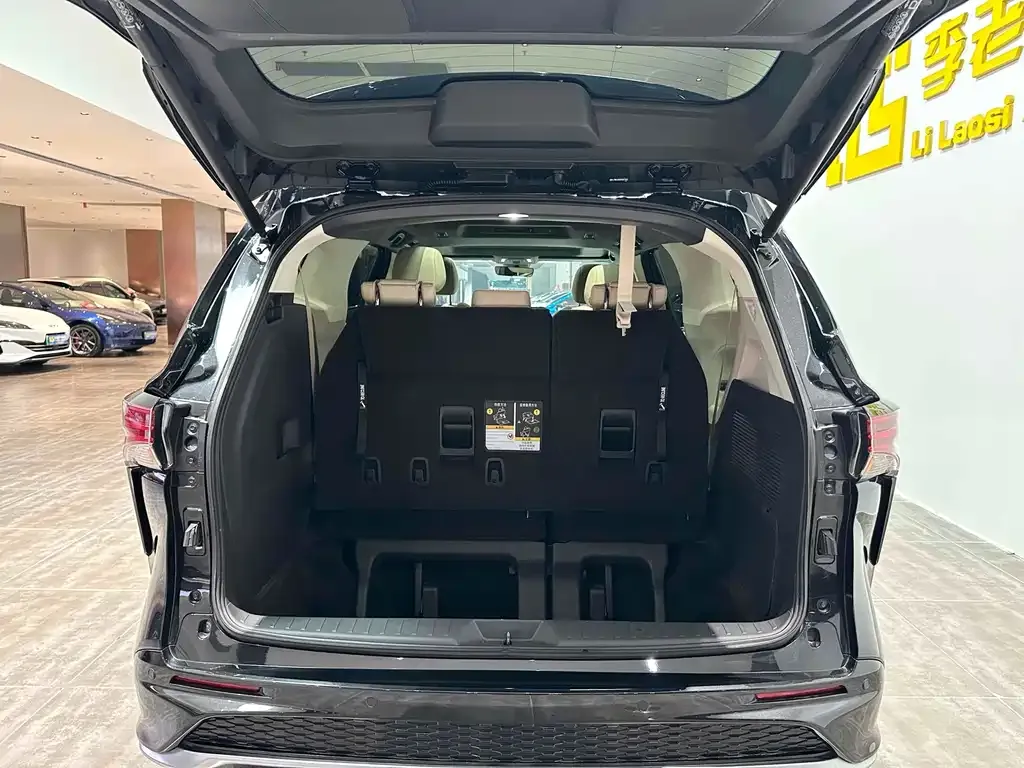 Toyota Granvia — фото 7