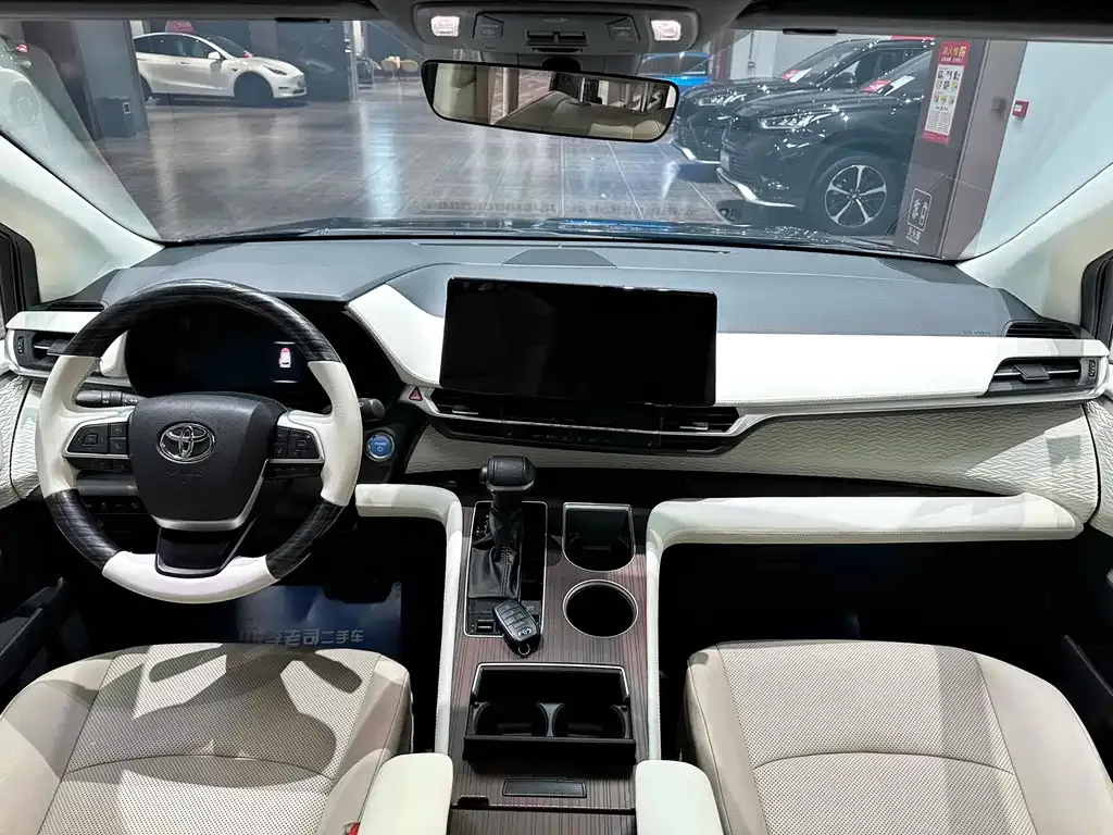 Toyota Granvia — фото 10