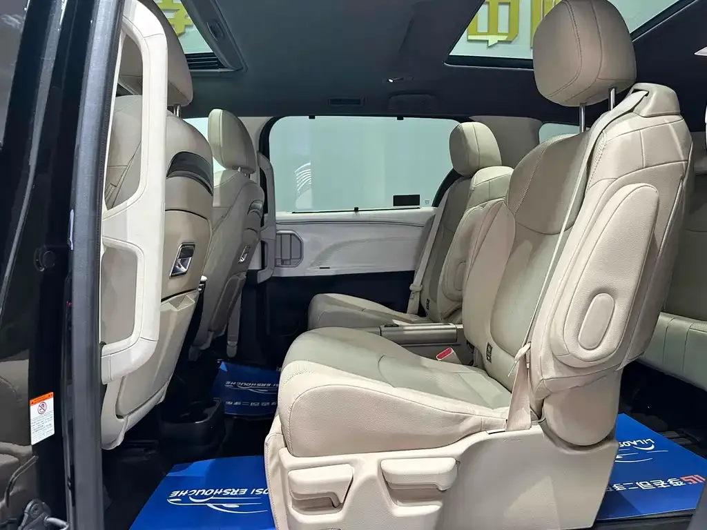 Toyota Granvia — фото 8