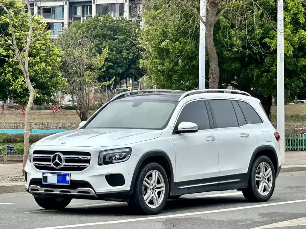 Mercedes-Benz GLB — фото 1
