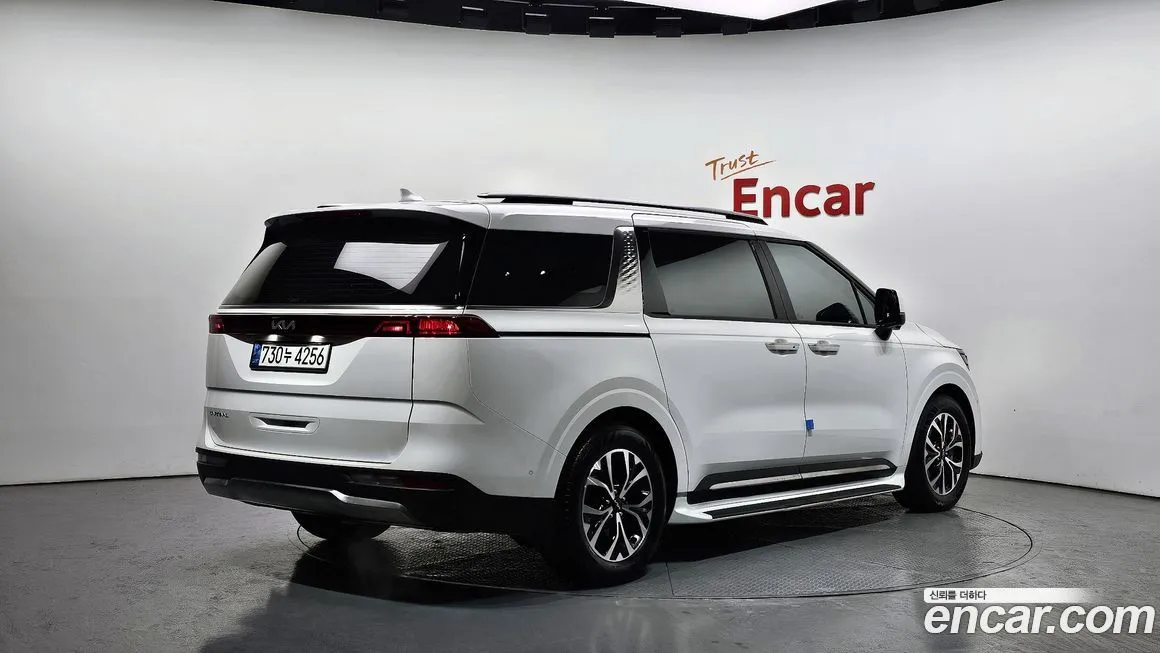 Kia Carnival — фото 4