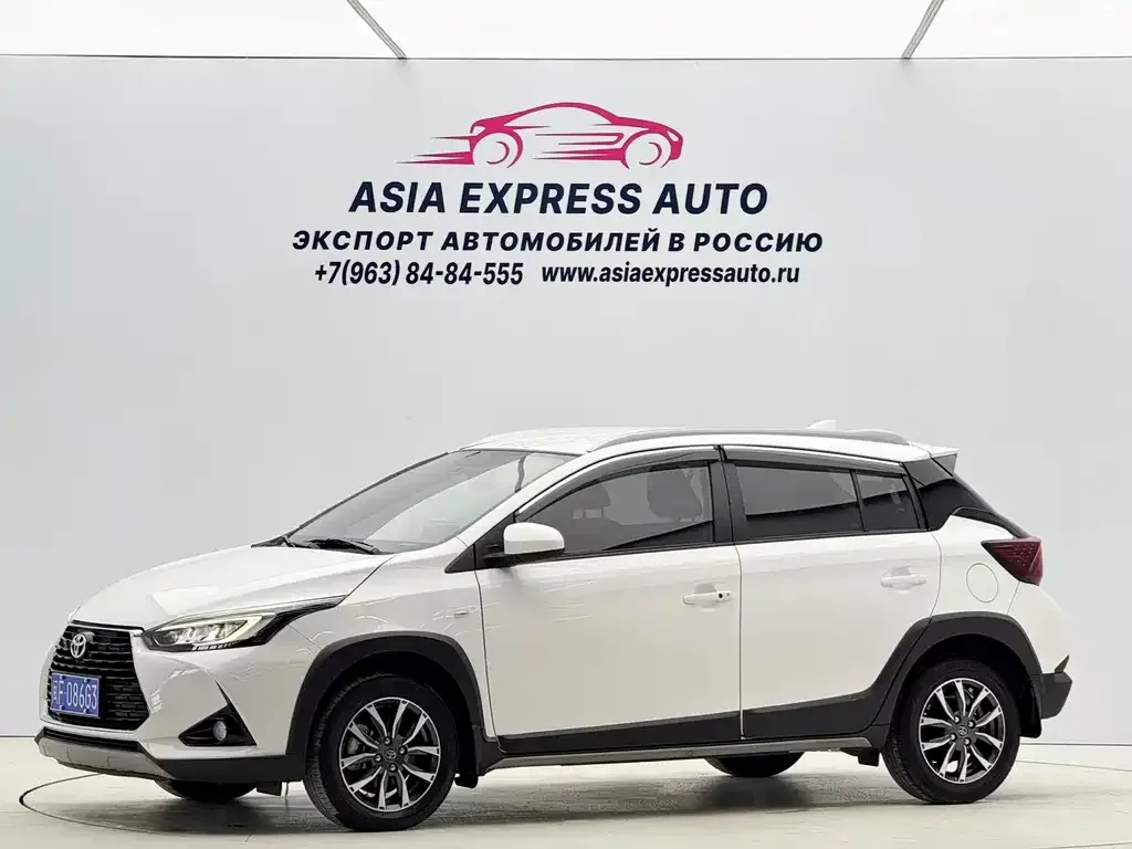 Toyota Yaris L — фото 1