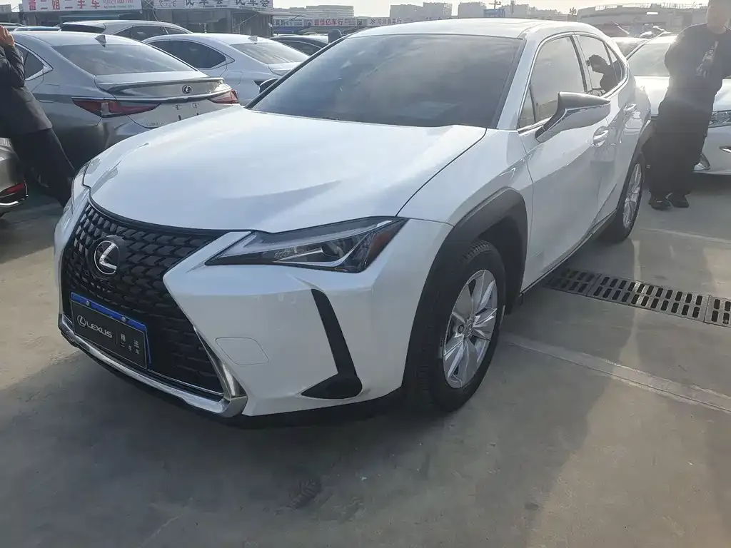 Lexus UX — фото 1