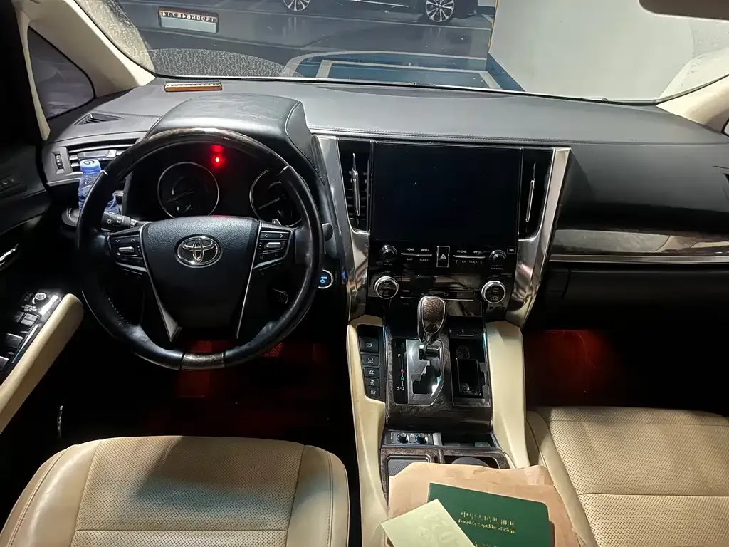 Toyota Vellfire — фото 4