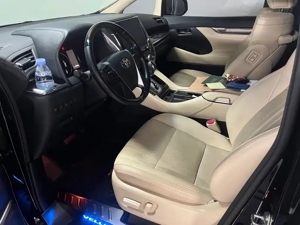 Toyota Vellfire — фото 10