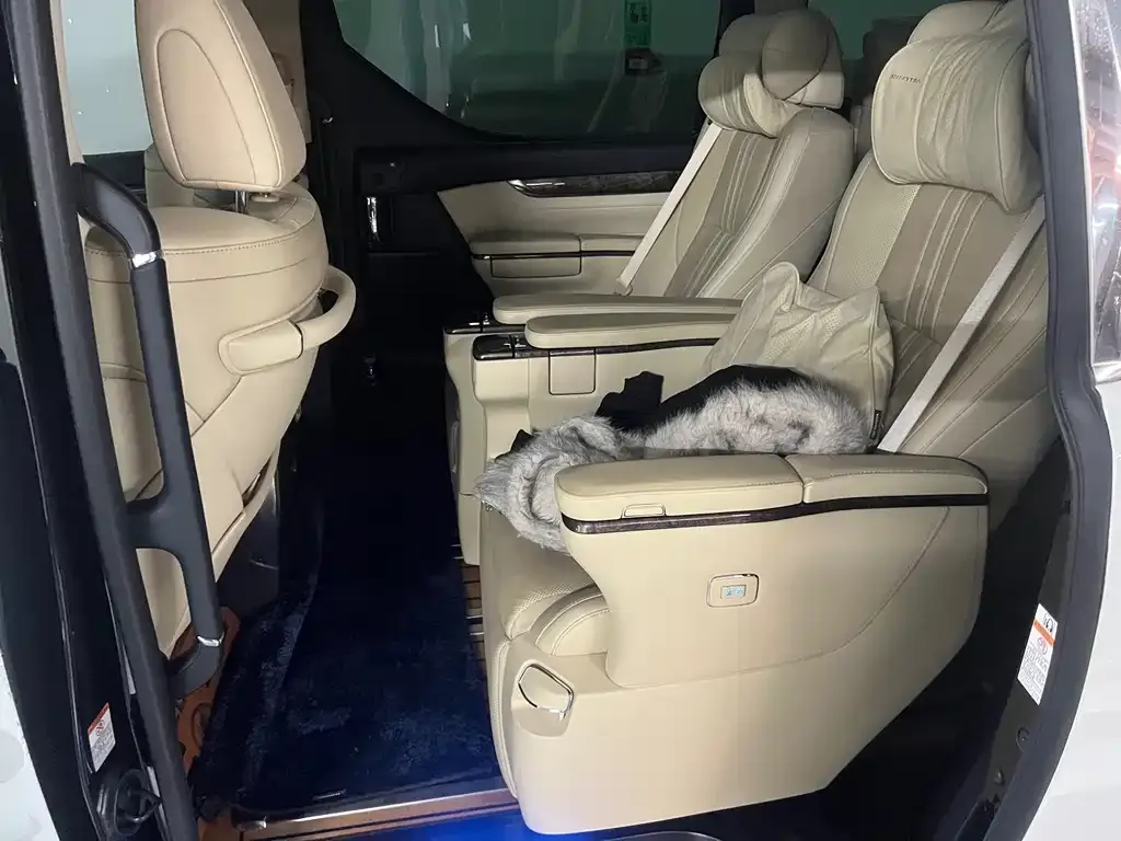 Toyota Vellfire — фото 9