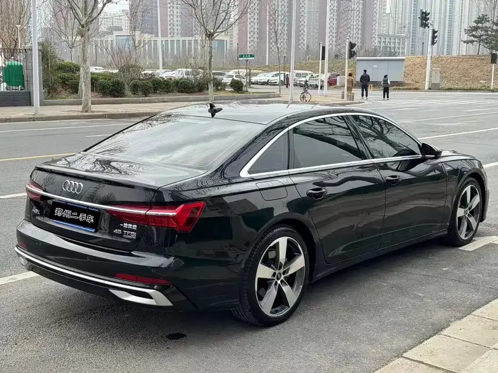 Audi A6L — фото 9