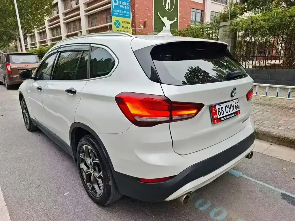 BMW X1 — фото 7