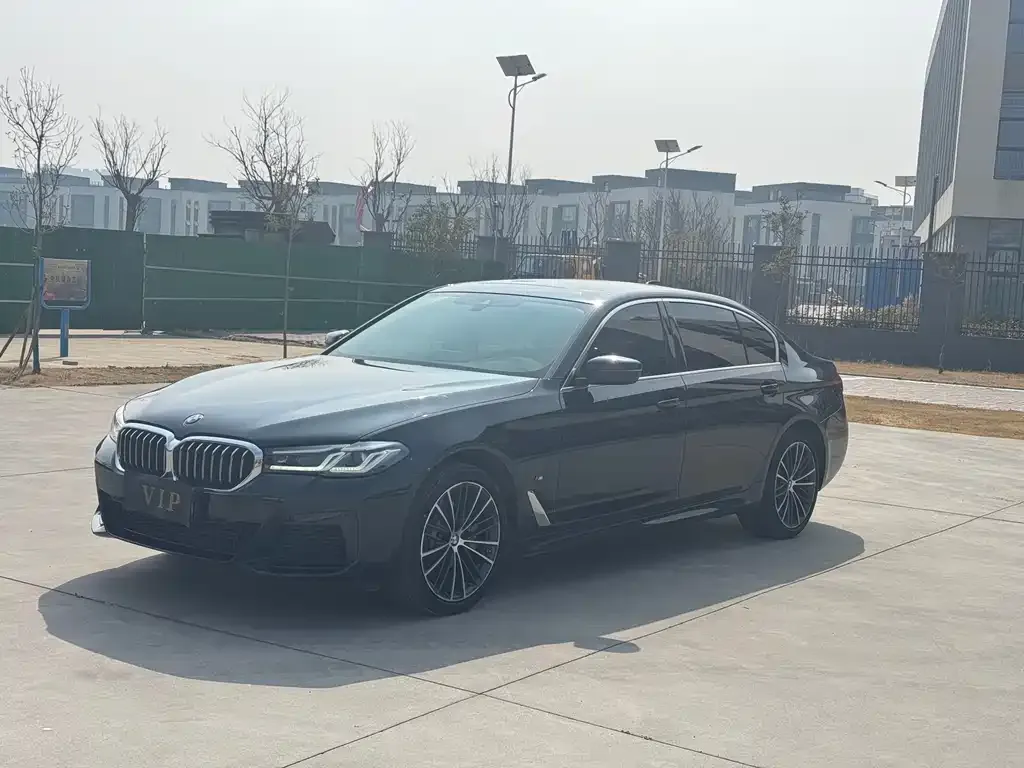 BMW 5 Series — фото 1
