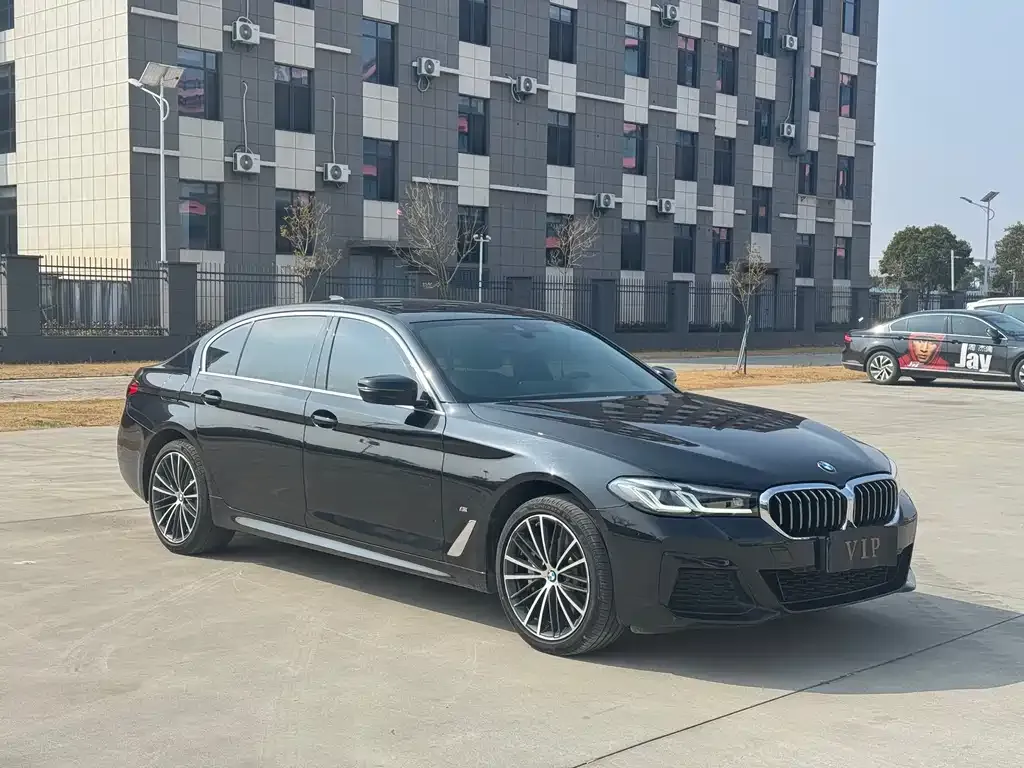 BMW 5 Series — фото 5