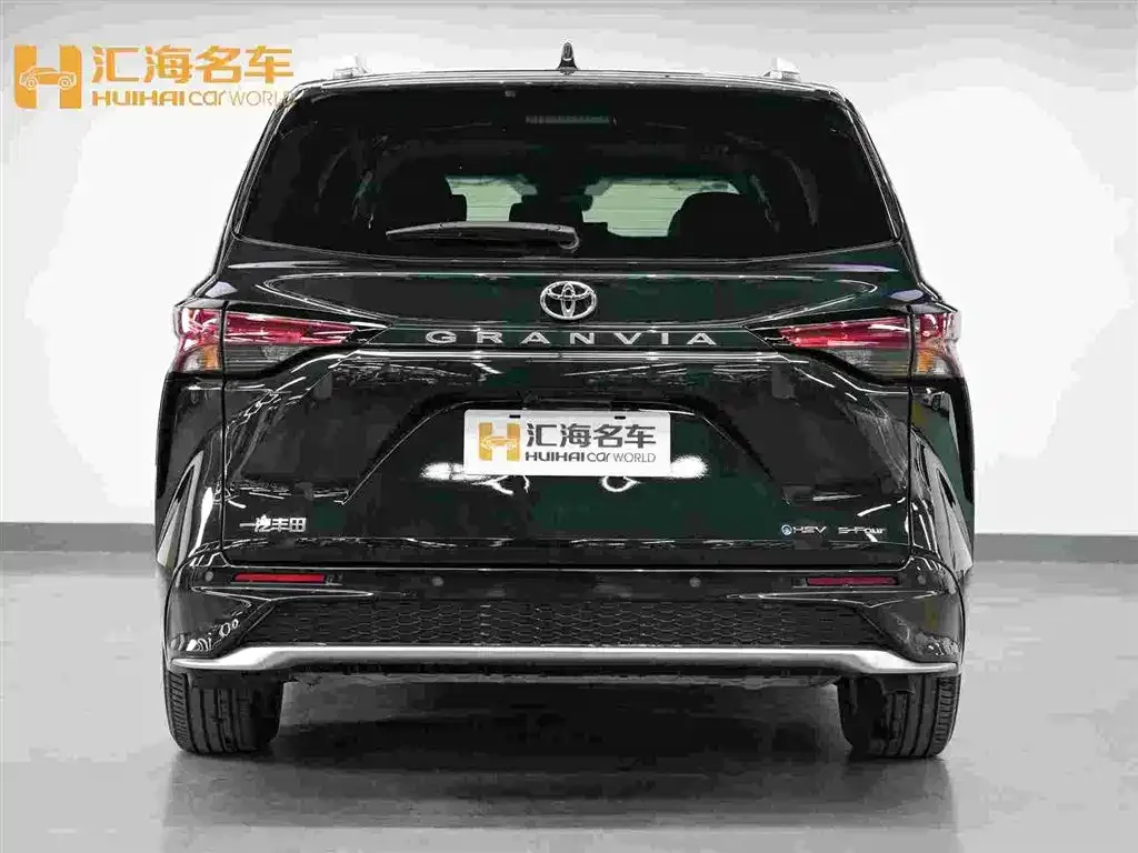 Toyota Granvia — фото 2