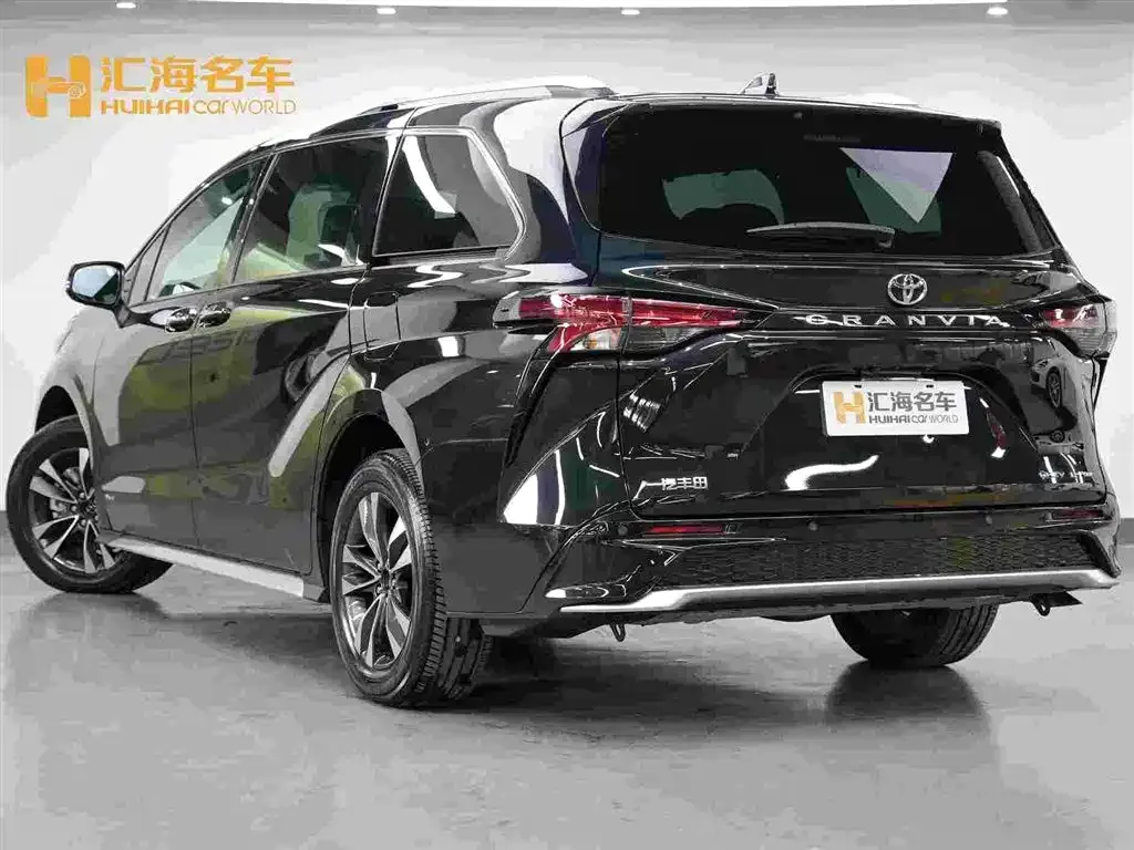 Toyota Granvia — фото 4