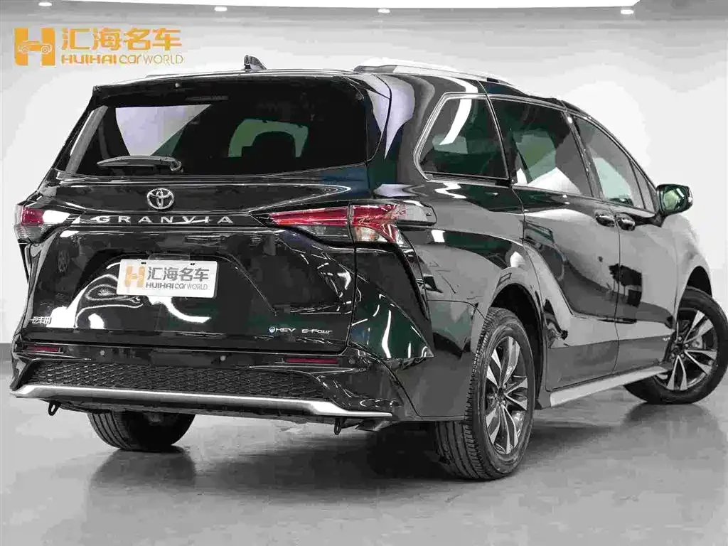 Toyota Granvia — фото 5