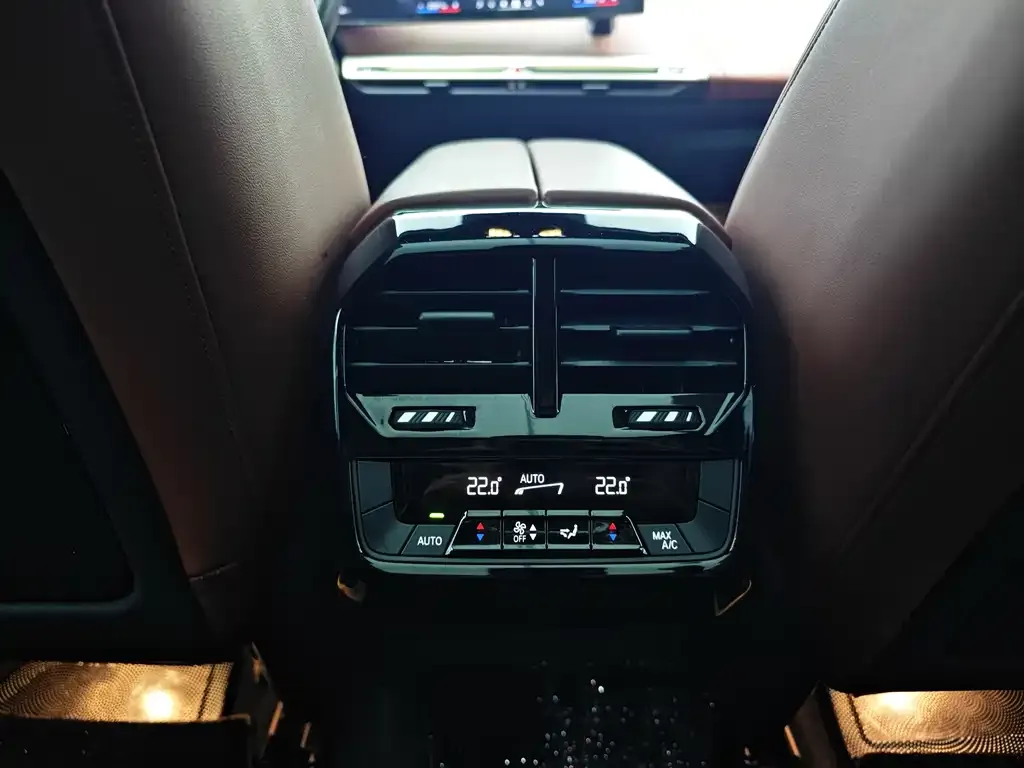BMW iX — фото 10